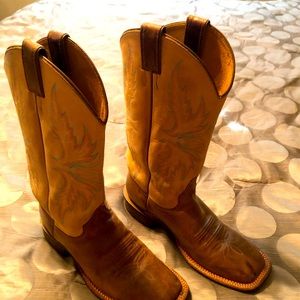 Comfortable Justin boots